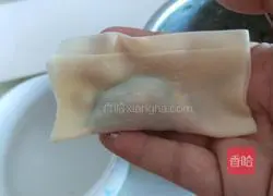 Illustration of how to make shepherd's purse and pork wontons 9