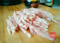 Illustration of how to make carrot, bacon and egg pancakes 2