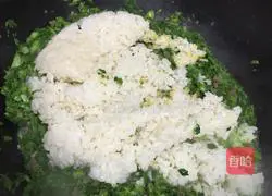 Illustration of how to make shrimp fried rice 10