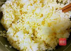 Illustration of how to make colorful pepper fried rice 3