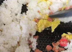 Illustration of how to make ham and egg fried rice 6