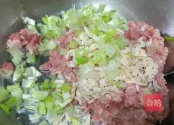 Illustration of how to make cabbage, mushroom and meat buns 9