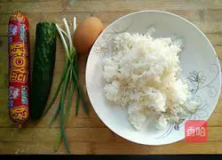 Illustration of how to make tomato sauce fried rice 1