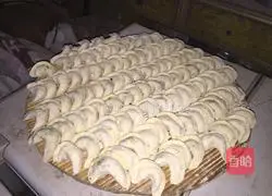 Illustration of how to make splendens and egg dumplings 4