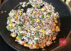 Three-color quinoa fried rice recipe 5
