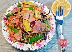 Illustration of how to make bacon and egg fried noodles 12