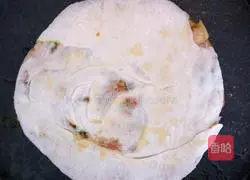 Illustration of how to make hot noodle hand cakes 15