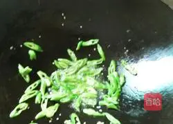 Illustration of how to make green pepper fried beef patties 3