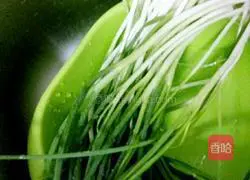 Illustration of how to make pork stuffed dumplings 3