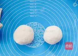 Illustration of how to make fried egg and scallion pancake 4