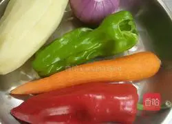 How to make braised beef noodles with potatoes Illustration 1