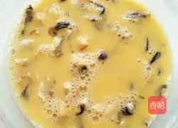 Illustration of how to make fried rice noodles with seafood, eggs and tomatoes 3