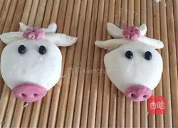 Illustration of how to make cute cow steamed buns 15