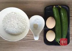 Illustration of how to make cucumber juice and egg pancakes 1