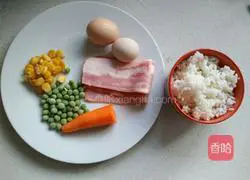 Illustration of how to make egg and bacon fried rice 2