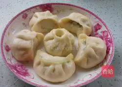 Illustration of how to make leek and meat buns 6