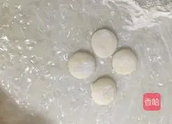 Illustration of making dumplings stuffed with radish shreds 16