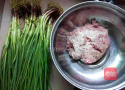 Illustration of how to make pork dumplings and wontons 1