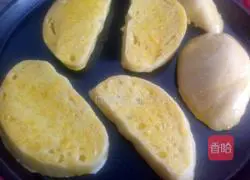 Illustration of how to make golden egg steamed bun slices 6
