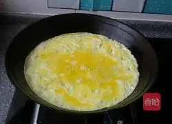 Illustration of how to make sunflower egg fried rice 9