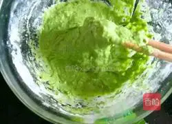 Illustration of how to make green sauce pancakes 2