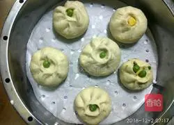 Illustration of how to make pork, bean and dried mushroom buns 12