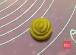 Illustration of how to make plum blossom steamed buns 6