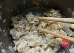 Illustration of how to make dumplings stuffed with shrimp, egg white, and vegetables 9