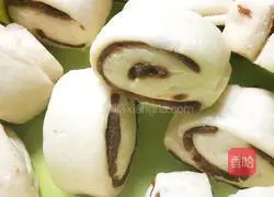 Illustration of how to make bean paste steamed buns 3