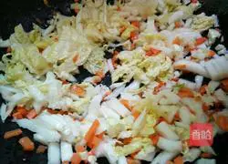 Illustration of how to make carrot, cabbage and egg fried rice 6
