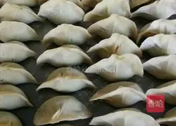 Illustration of how to make fennel stuffed dumplings 9