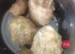 Illustration of how to make pickled cabbage dumplings 1