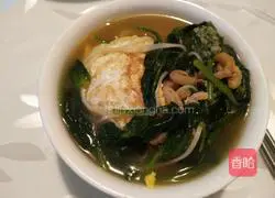 Illustration of how to make spinach, egg and shrimp noodles 12