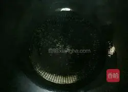 Illustration of how to make egg and green onion cake 12