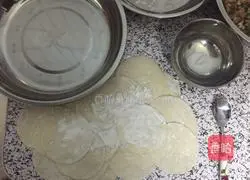 Illustration of how to make traditional Cantonese dumplings (leek filling, celery filling) 2