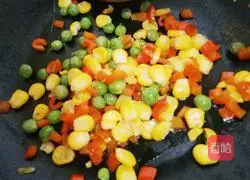 Illustration of how to make seaweed fried rice 4