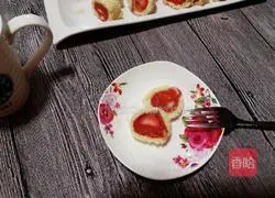 Illustration of how to make strawberry sandwich rolls 12