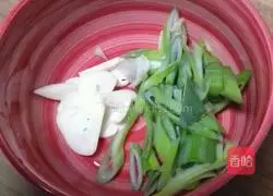 Illustration of how to make colorful stir-fried noodles 2