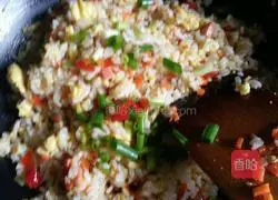 Illustration of how to make carrot, egg and ham fried rice 8