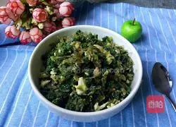 Illustration of how to make leek, egg and shrimp dumpling stuffing 8