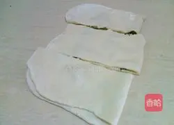 Illustration of how to make scallion pancakes 8