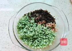 Illustration of how to make long bean, fragrant pork dumplings 5