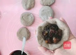 Buckwheat red bean and chestnut pie (a delicious low-calorie and low-whole grains fitness meal) recipe illustration 8