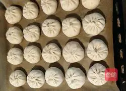 Illustration of how to make celery buns 10