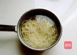 Illustration of how to make fried noodles with secret sauce 4