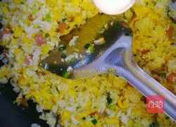 How to make egg and ham fried rice Illustration 7