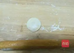 Illustration of how to make three fresh dumplings 6
