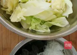 Illustration of how to make cabbage carotene buns 3
