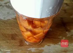 Illustration of how to make carrot, egg and scallion pancake 5