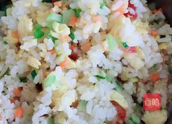 Illustration of how to make sausage and mixed fried rice 3